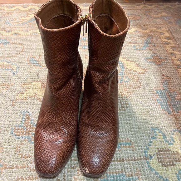 Brown leather boots - Picture 2 of 4